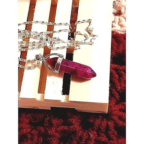 PINK AGATE STONE PENDANT ON SILVER PLATED CHAIN - Picture 1 of 3